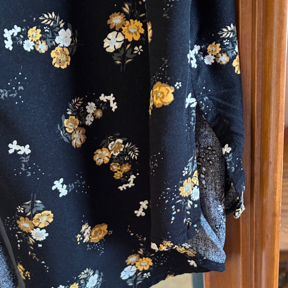 No Boundaries Black Floral Button-Up Blouse XXXL VG - Picture 3 of 3